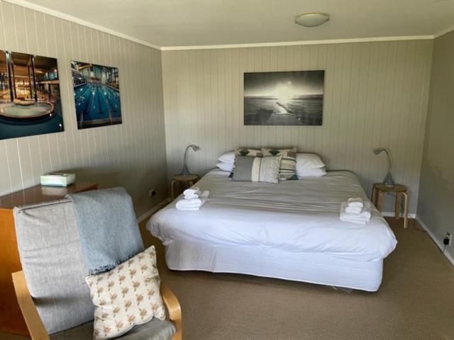 The Pacific Room, Tapeka Point Russell Exteriör bild